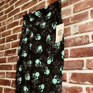 Minnie Mouse LulaRoe Cassies skirt brand new with tags XS